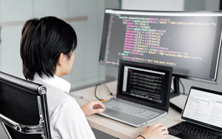 兴化 ,php声明和调用变量的符号是什么？